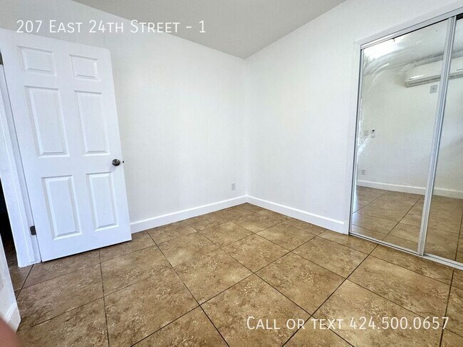 Building Photo - 207 E 24th St
