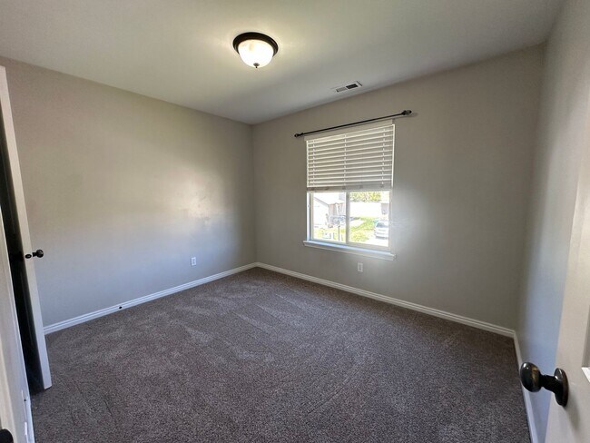 Building Photo - 3528 Newland Loop