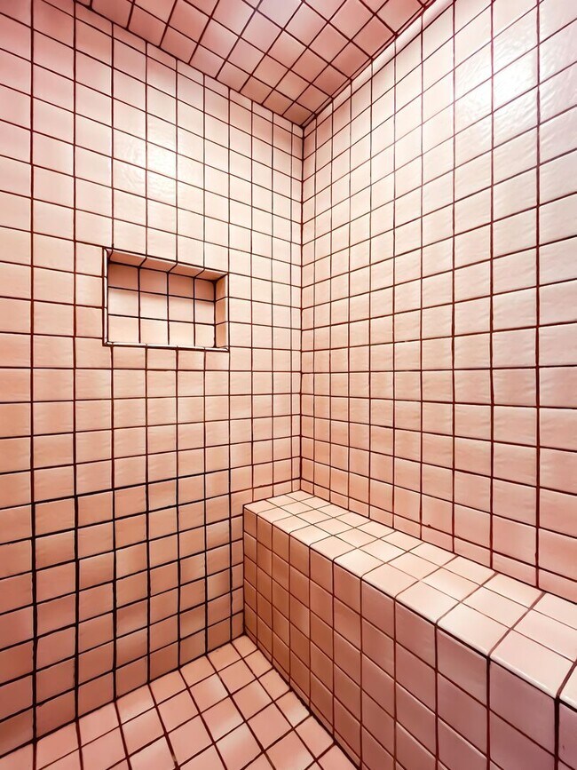 Building Photo - Unbelievable Furnished Studio Lease in WeH...