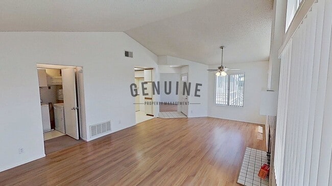 Building Photo - Charming 1Bd Upstairs Condo w/ Den & Garage
