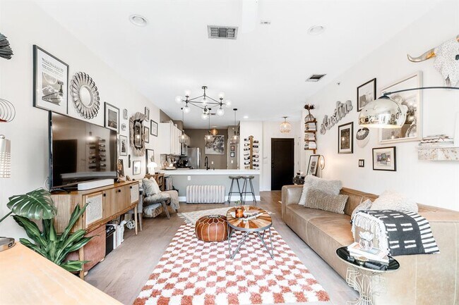 Building Photo - 908 Nueces St