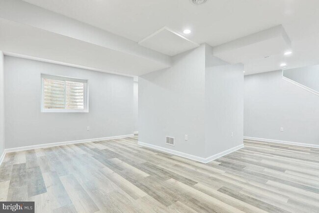 Building Photo - 7802 Shallowbrook Ct