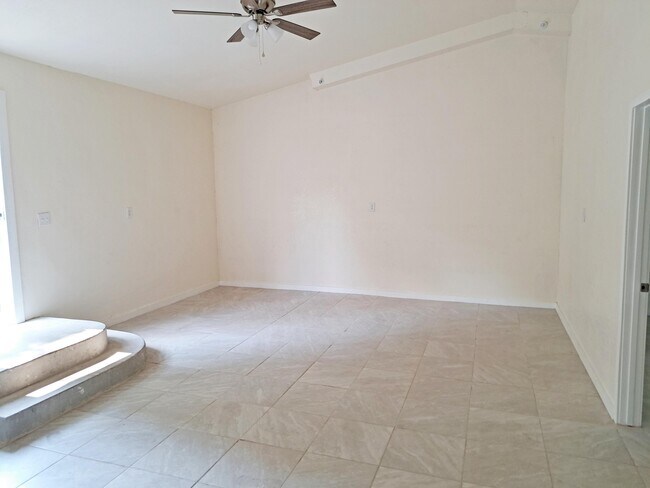 Building Photo - 1306 Iowa Ave