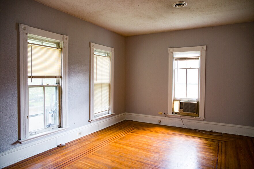 Building Photo - 2108 Talmage Ave SE