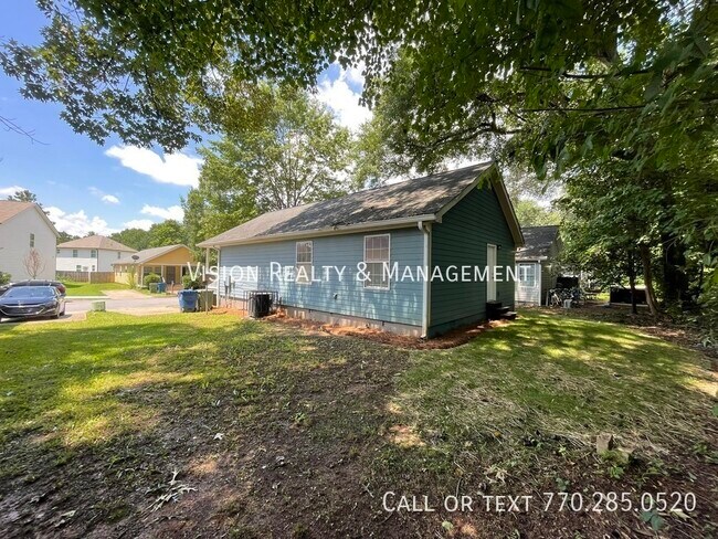 Building Photo - 1040 Thomasville Estates Dr SE
