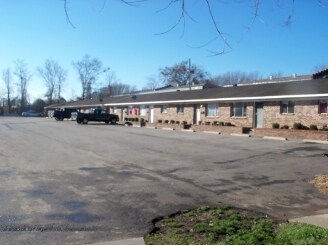 Primary Photo - 610 E Poplar St