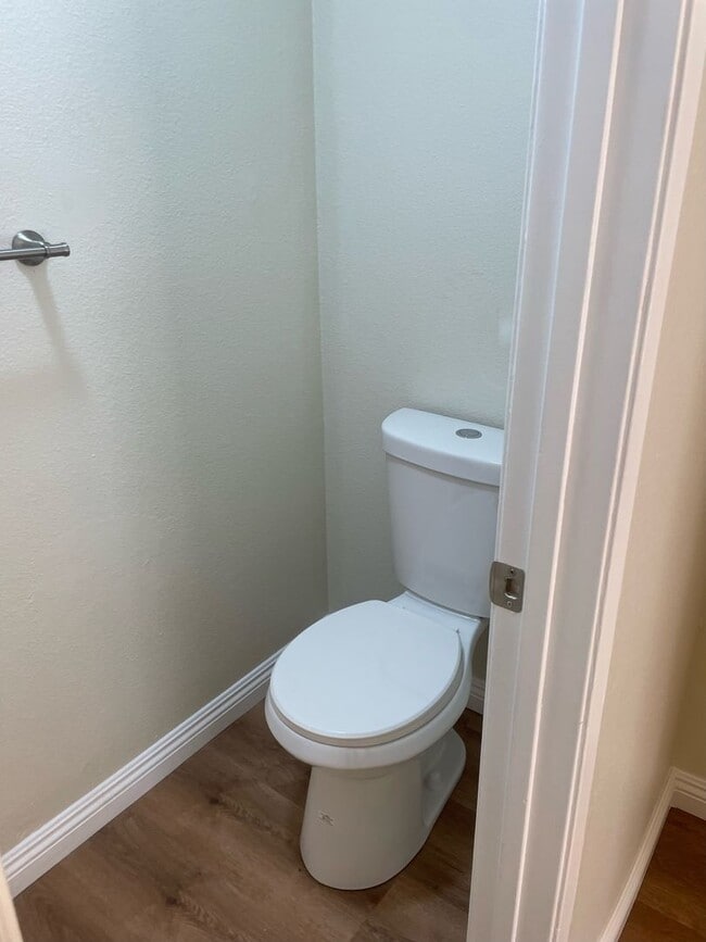 Building Photo - Beautiful 2 Bed / 2 Bath  Upstairs Condo In Colton!