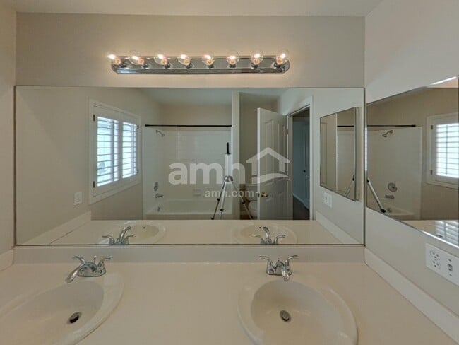 Building Photo - 2696 Pala Dura Dr