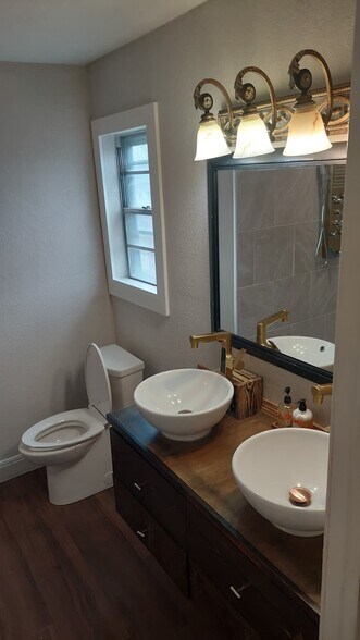 Building Photo - 1202 Anna Lee Dr