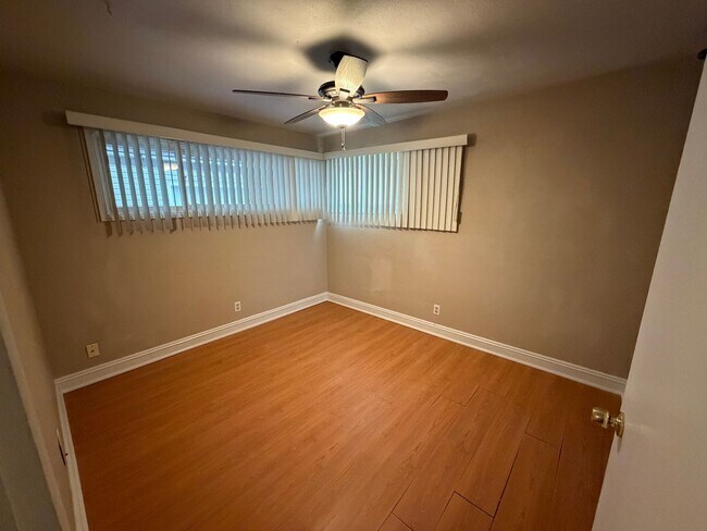 Building Photo - Charming 3-Bedroom Home in Cuyahoga Falls with Flexible Living Space & Fenced Yard!