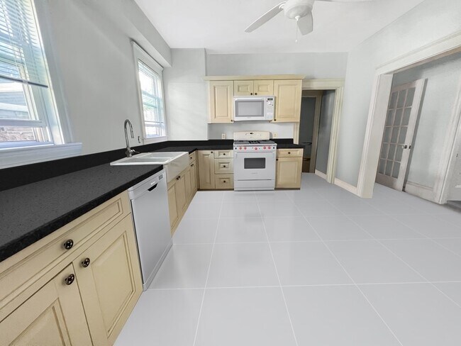 Building Photo - 14 Willis St