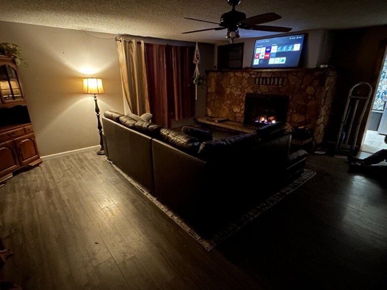 Building Photo - 2015 SE Ridge Rd