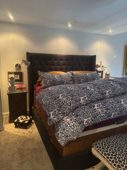 Building Photo - 1050 Brickell Ave