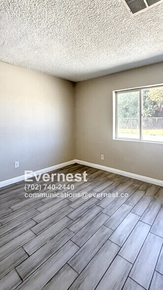 Building Photo - 718 W Wilson Ave