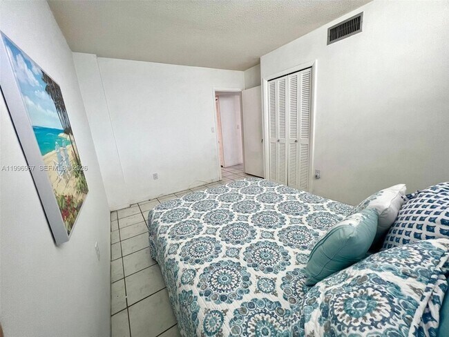 Building Photo - 3030 Marcos Dr