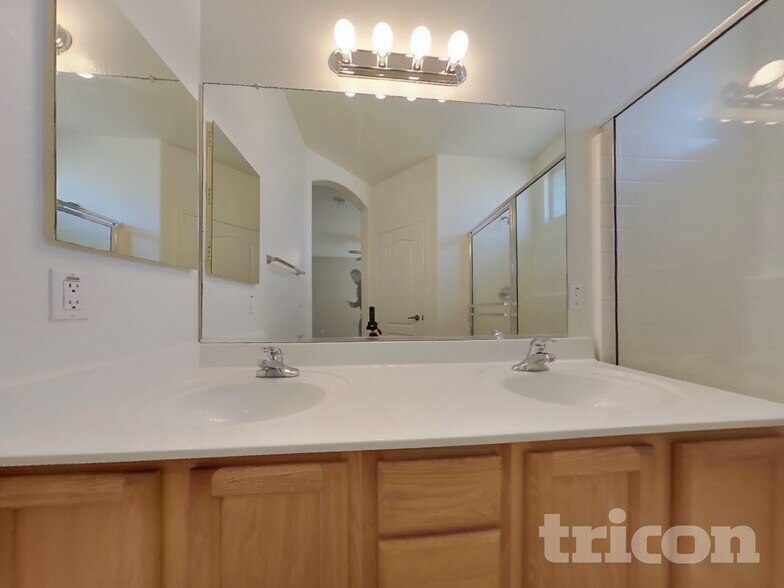 Building Photo - 11910 W Jackson St