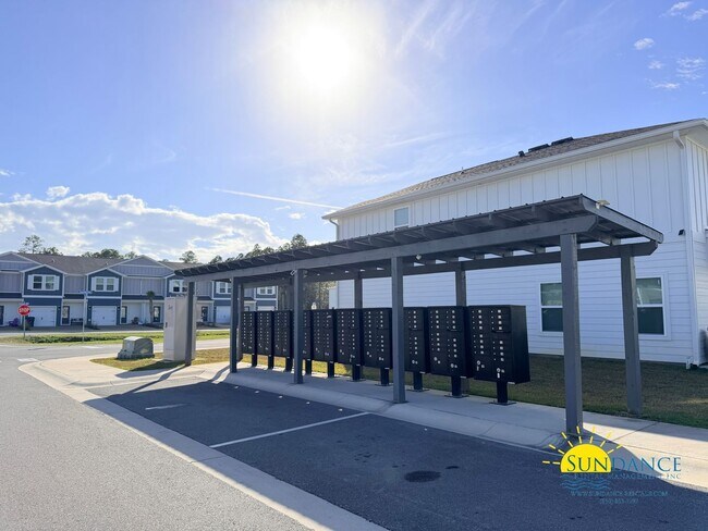 Building Photo - Comfortable & Convenient 2-Story Townhome in Santa Rosa Beach!