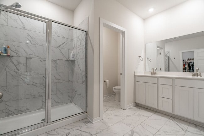 Building Photo - Immaculate 4-bedroom 3.5 bath Home in Fayetteville! Pre-Leasing for Fall Semester!