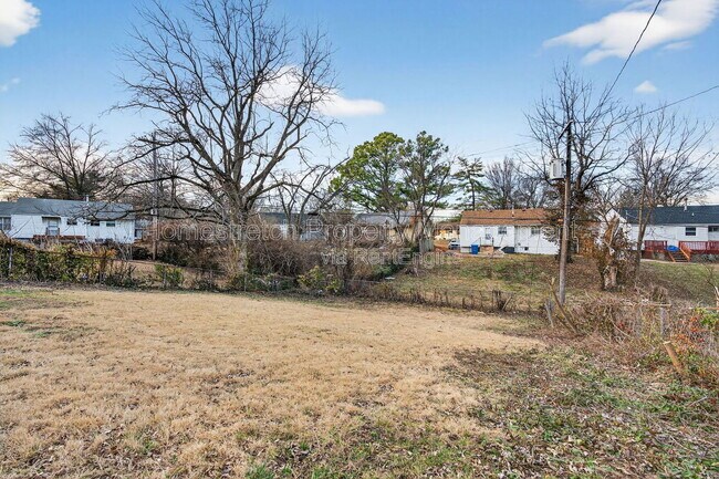 Building Photo - 437 Lancashire Rd