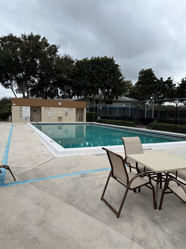 Building Photo - 15126 Ashland St