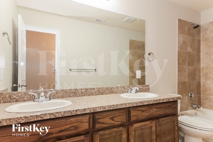Building Photo - 15642 Gatsby Ln