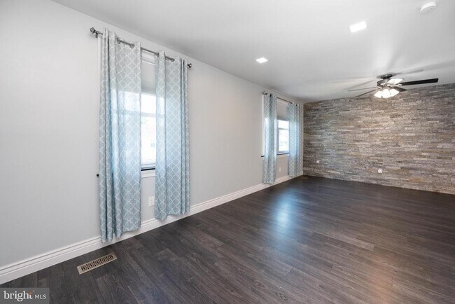 Building Photo - 6517 Jefferson Ct