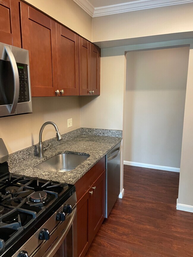 Building Photo - 6099 Majors Ln