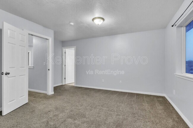 Building Photo - 2004 Churchill Dr