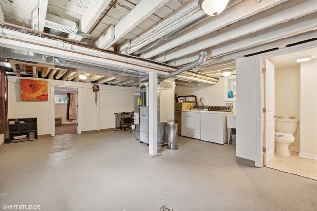 Building Photo - 2759 W Francis Pl