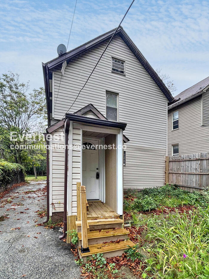 Building Photo - 1050 Holmden Ave