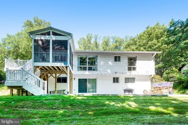 Building Photo - 5019 Fleming Dr