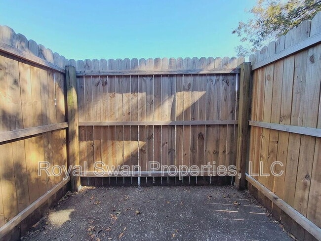 Building Photo - 192 Rebecca Ln