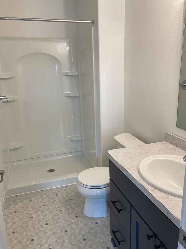 Building Photo - 3 Bed 3 Bath Twin Home