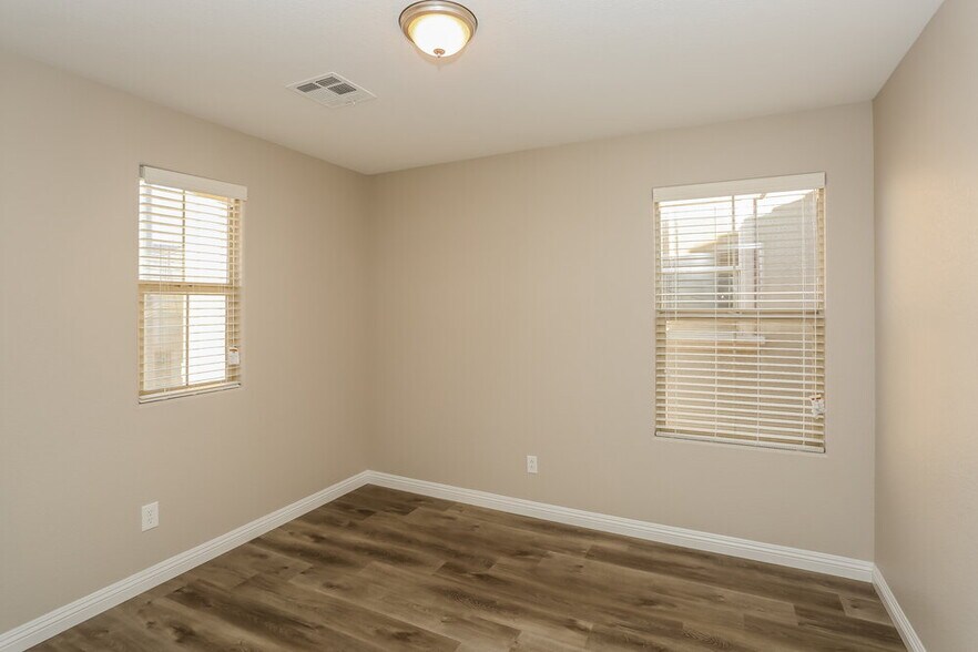 Building Photo - 10708 Bayview House Ave