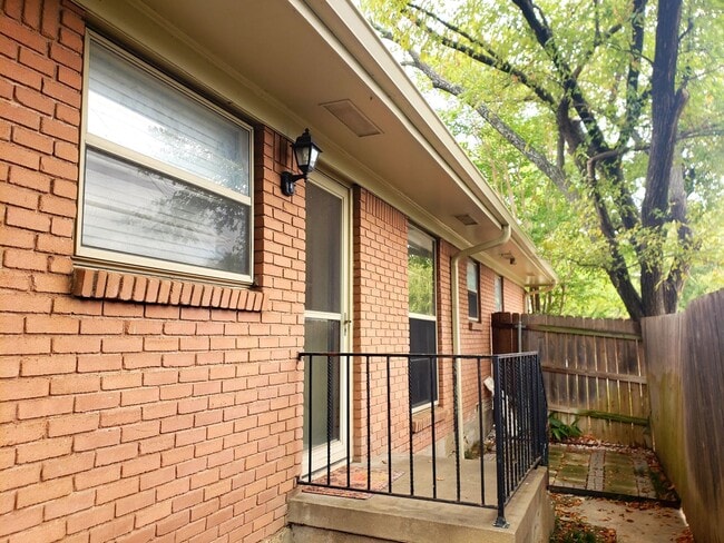 Building Photo - 2-Bedroom Duplex in Lakewood!