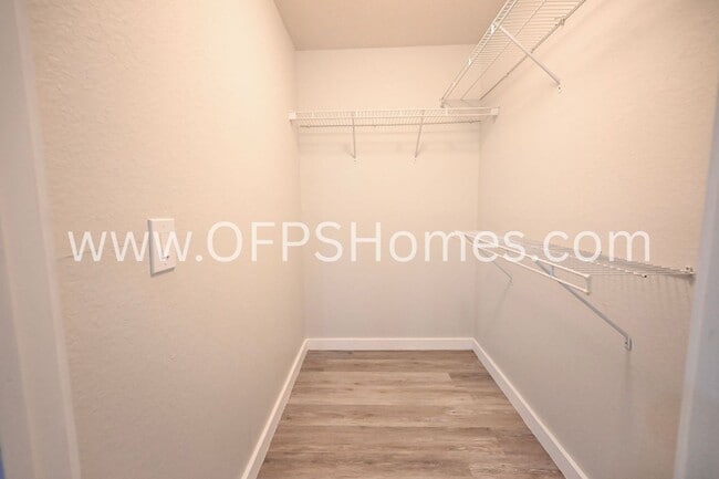 Building Photo - Charming 1-Bedroom Condo in Prime Destin Location