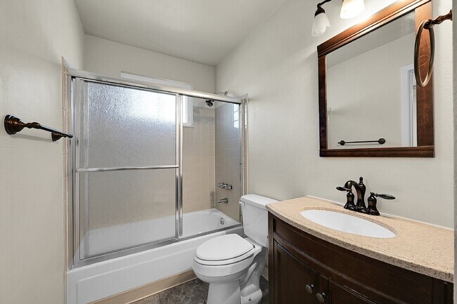 Building Photo - $1,945.00, 4-bed, 2-bath located in Colora...