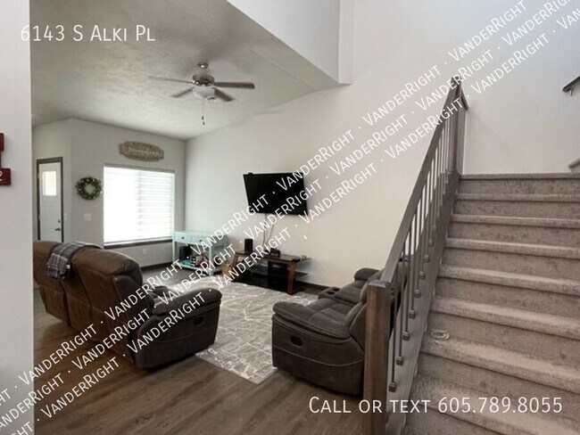 Building Photo - 6143 S Alki Pl
