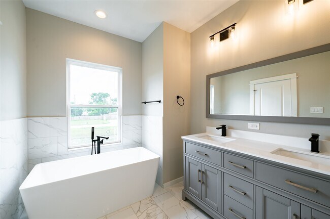 Building Photo - 11325 Stonework Garden Ln