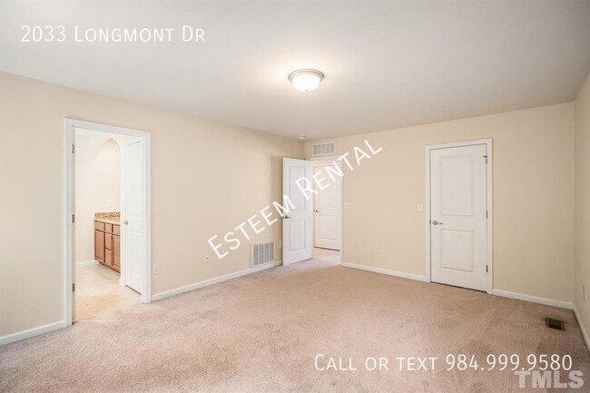 Building Photo - 2033 Longmont Dr