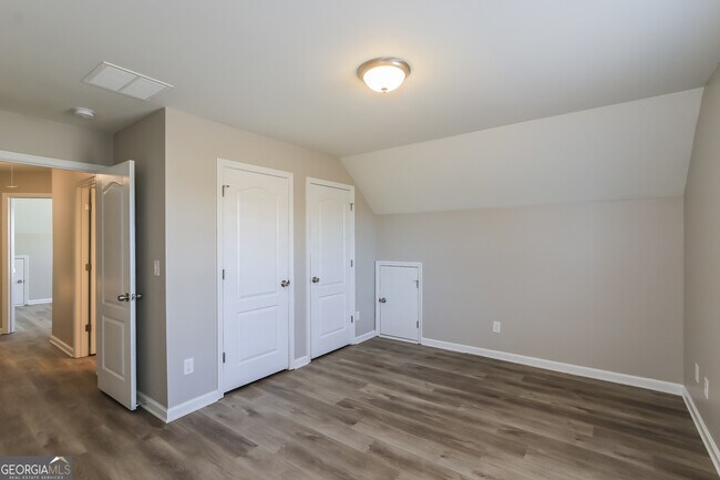 Building Photo - 9105 Alden Dr