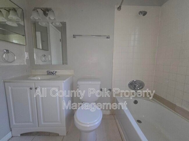 Building Photo - 709 Pineville Ln