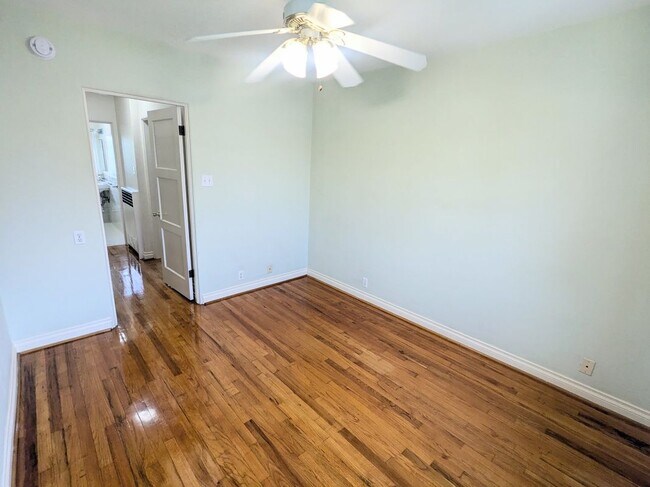 Building Photo - 5671 S San Vicente Blvd