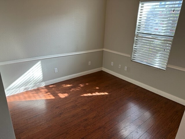 Building Photo - 1206 E Boston St