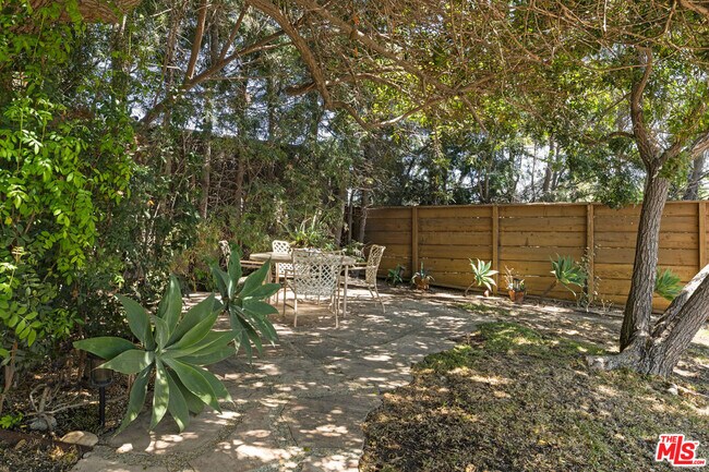Building Photo - 2021 Park Dr