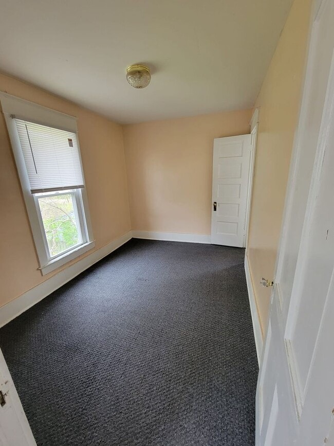 Building Photo - 542 Haller St