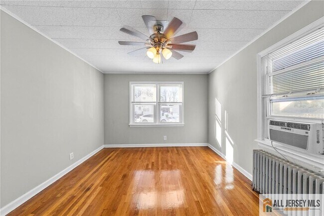 Building Photo - 34 Maple Ave