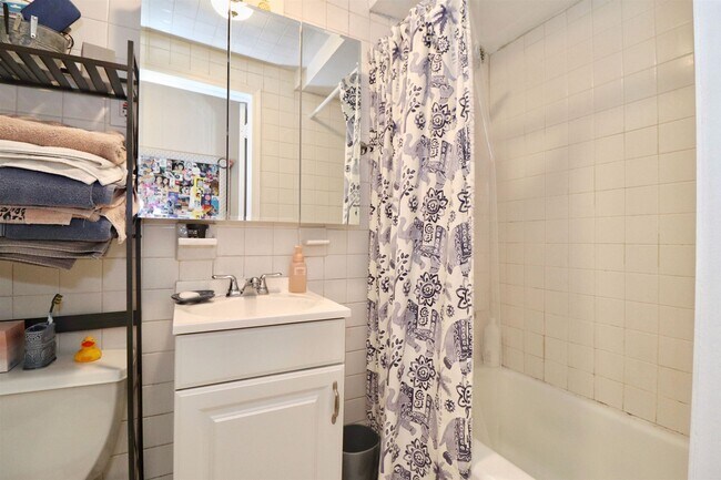 Building Photo - 704 Washington St