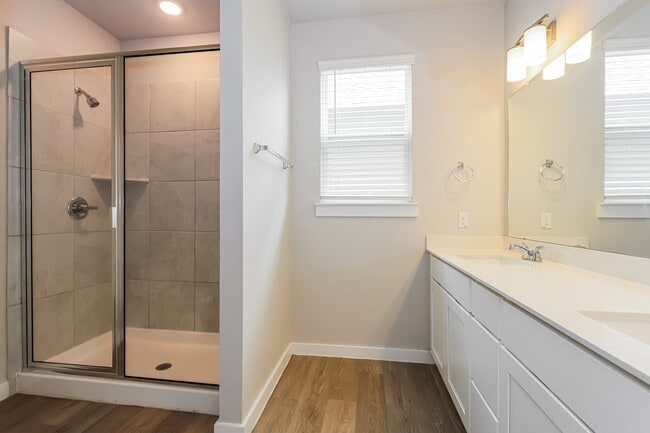 Building Photo - 18342 W Centro Cir