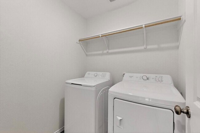 Building Photo - 18014 Lark Sparrow Dr